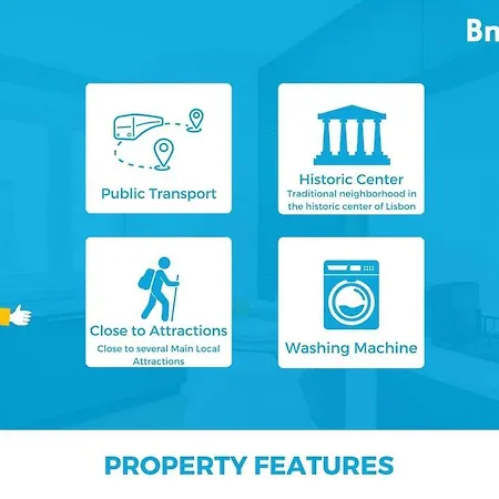 Petite Charm In Old Lizbona