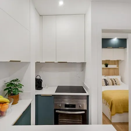 Petite Charm In Old Apartament Lizbona