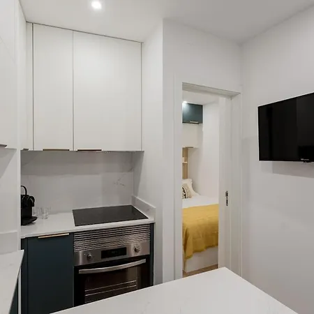 Petite Charm In Old Appartement *